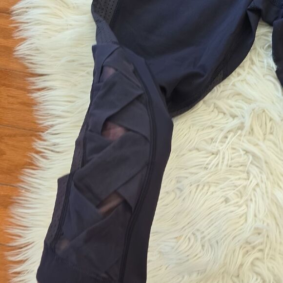 Lululemon Navy Leggings with Multicolor Floral Waistband LIKE NEW - Picture 3 of 12